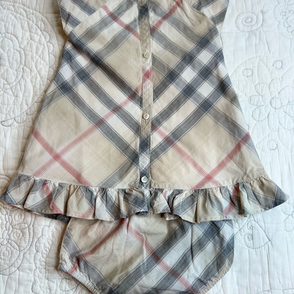 Burberry Baby Girl Outfit (6 months) - Picture 3 of 5